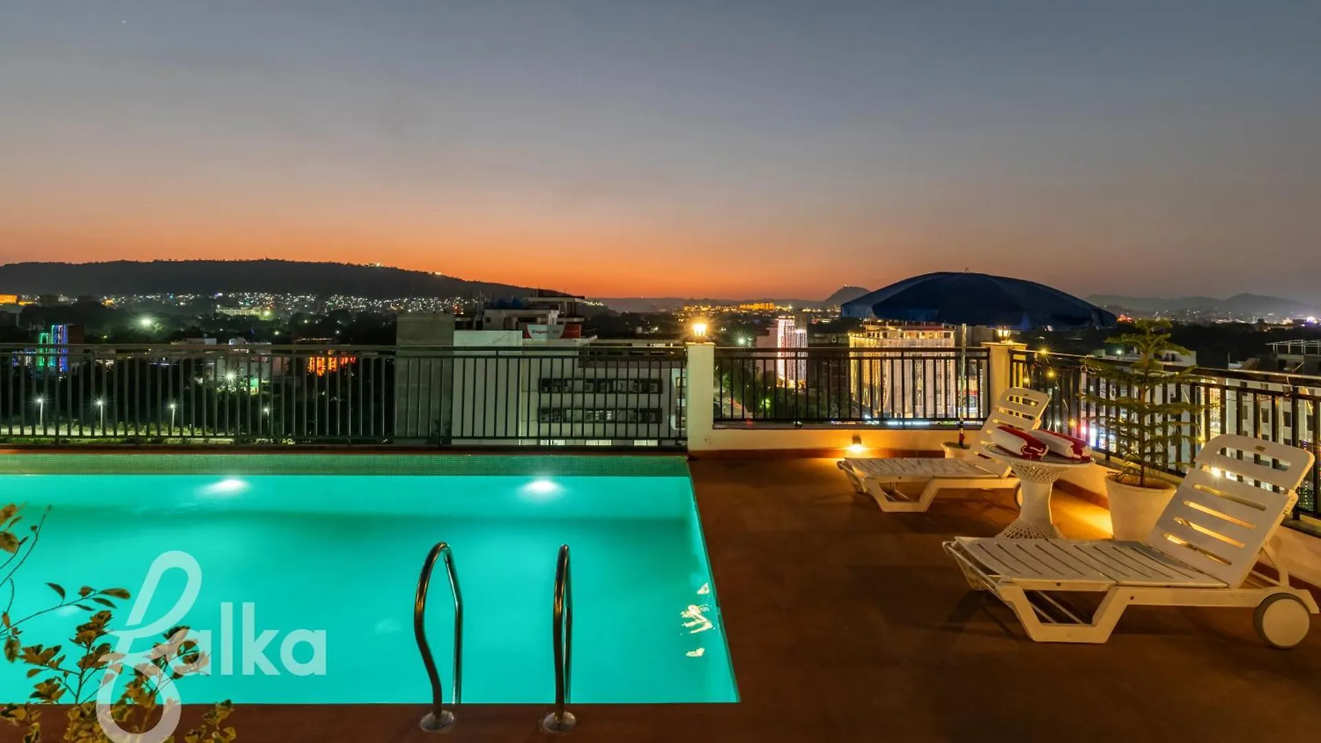 Hotel The Dee Glanc - A Pure Veg Hotel Near Bus Stand אודייפור